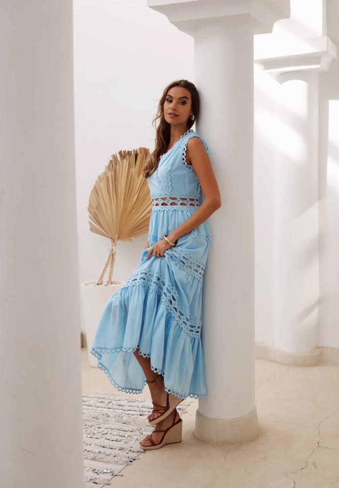 Vestido Longo em Algodão com Renda – Elegância Atemporal