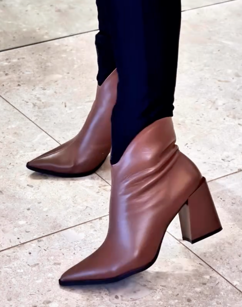 Bota Raffaela Cap Toe Couro Legítimo