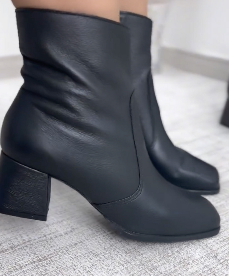 Bota Salto Bloco Bico Couro Legítimo