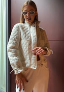 Jaqueta Matelassê Off-White com Bolsos Frontais