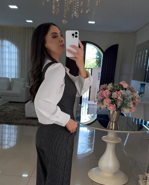 Macacão Executiva Chic  Alfaiataria Risca de Giz com Camisa Branca