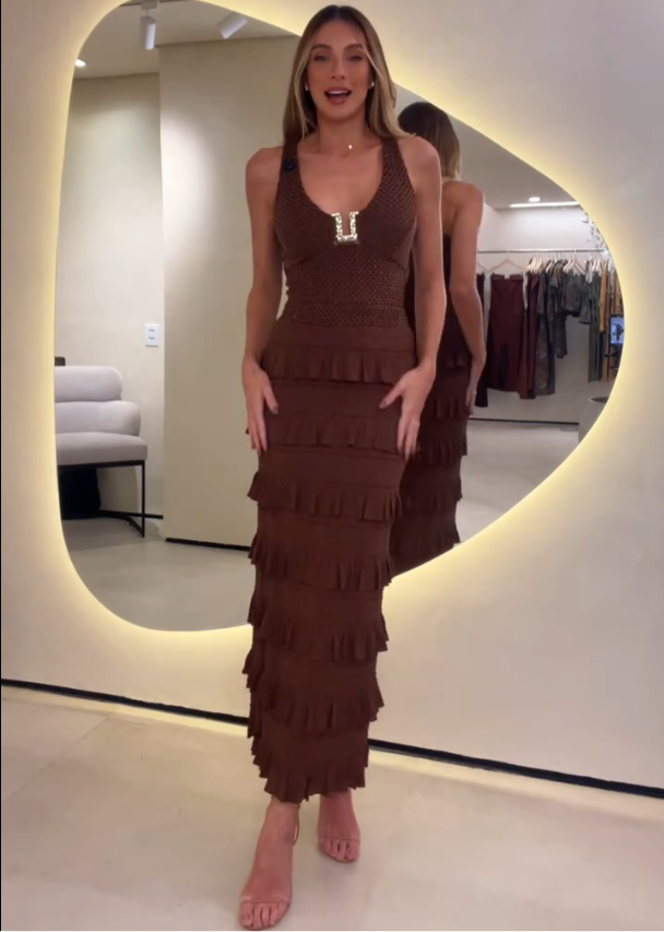 Vestido Marrom com Babados