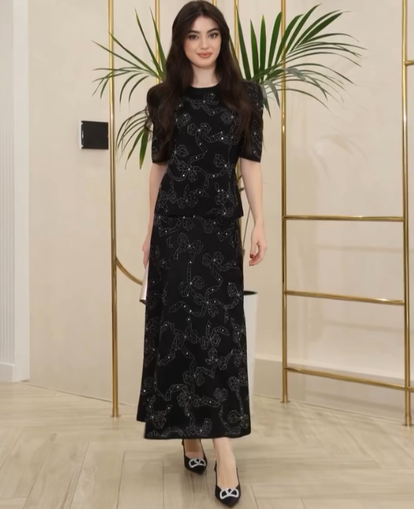 Conjunto Feminino Preto com Laços Bordados em Strass