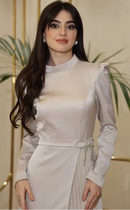 Vestido Longo Elegante em Cetim com Laço em Strass