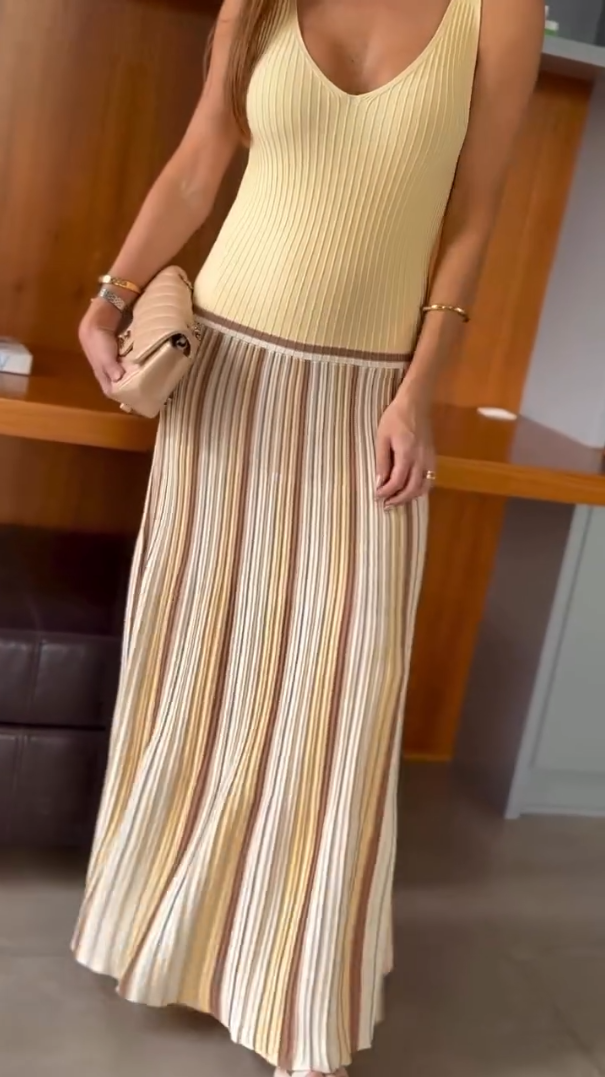 Conjunto Regata Canelada com Saia Plissada Listrada