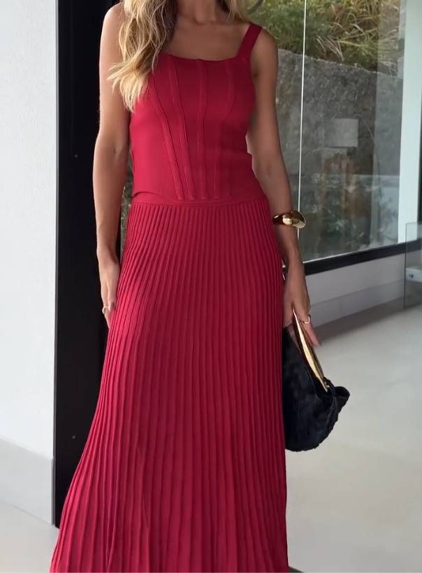 Conjunto Plissado Vermelho atemporal