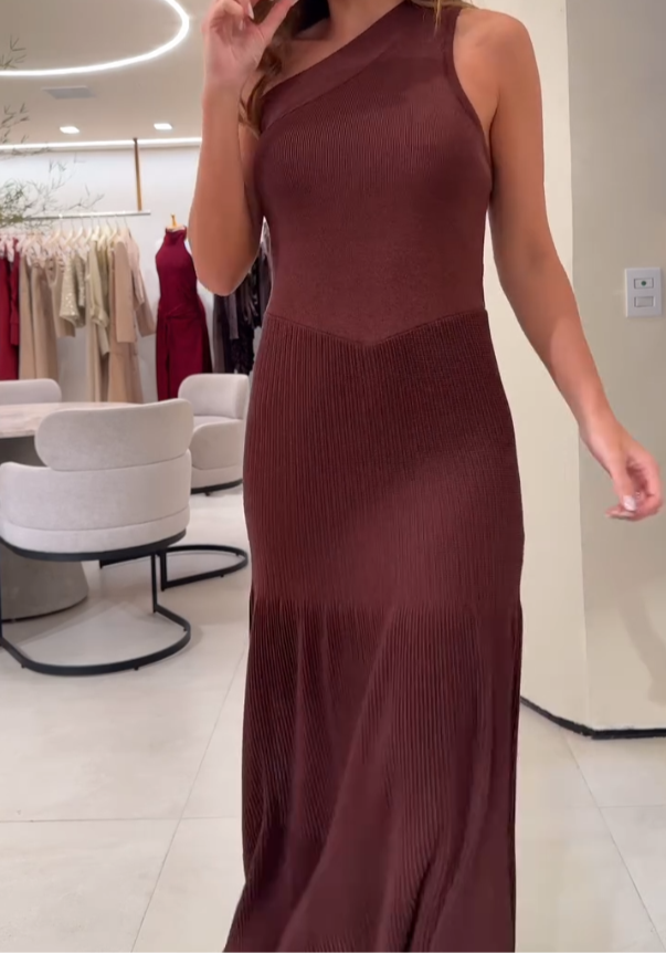 Vestido Longo de Tricô Assimétrico