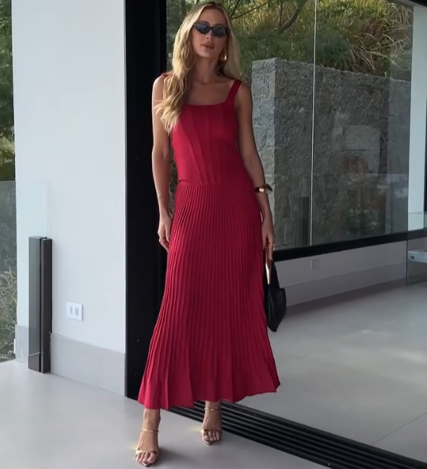 Conjunto Plissado Vermelho atemporal