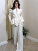 Blazer Feminino Off-White com Pérolas e Cinto Ajustável