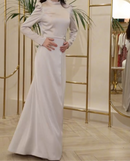 Vestido Longo Elegante em Cetim com Laço em Strass