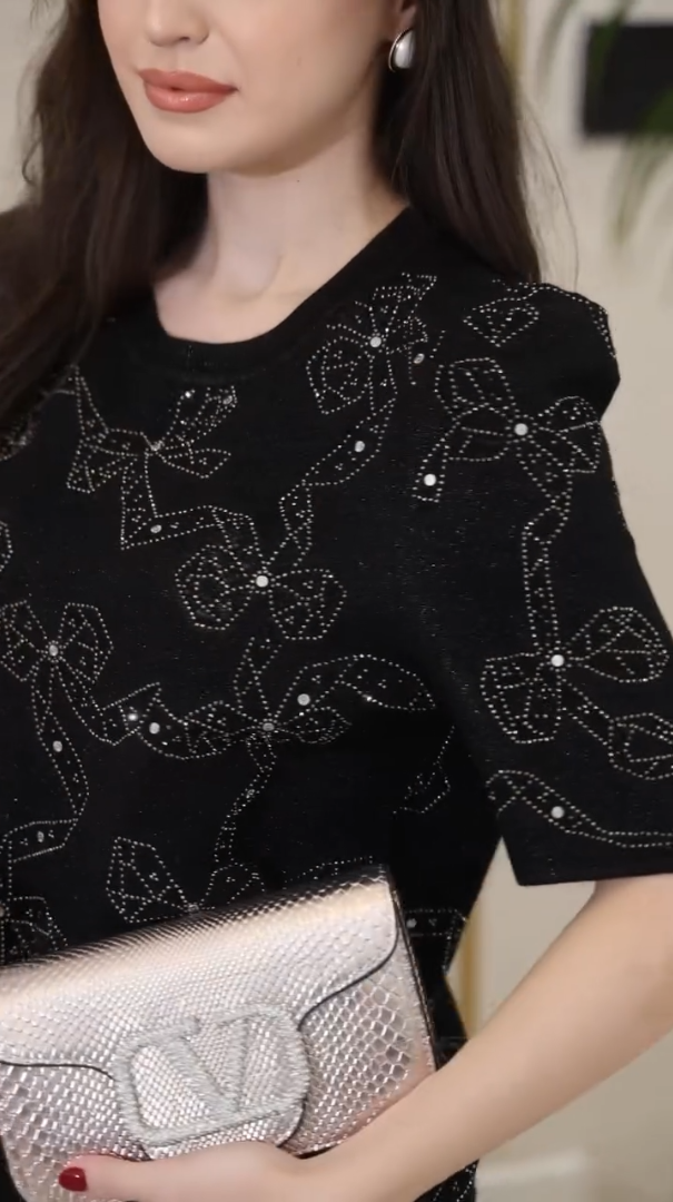 Conjunto Feminino Preto com Laços Bordados em Strass